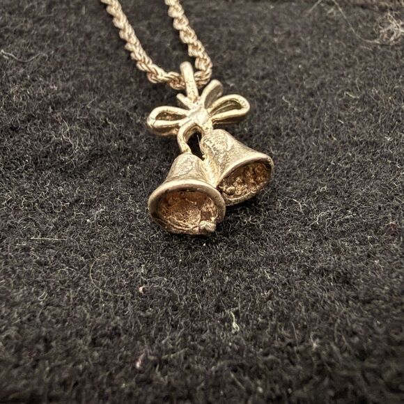 925 Sterling Silver 20" Cable Chain Silver Bells and Bow Pendant Necklace - Picture 3 of 7